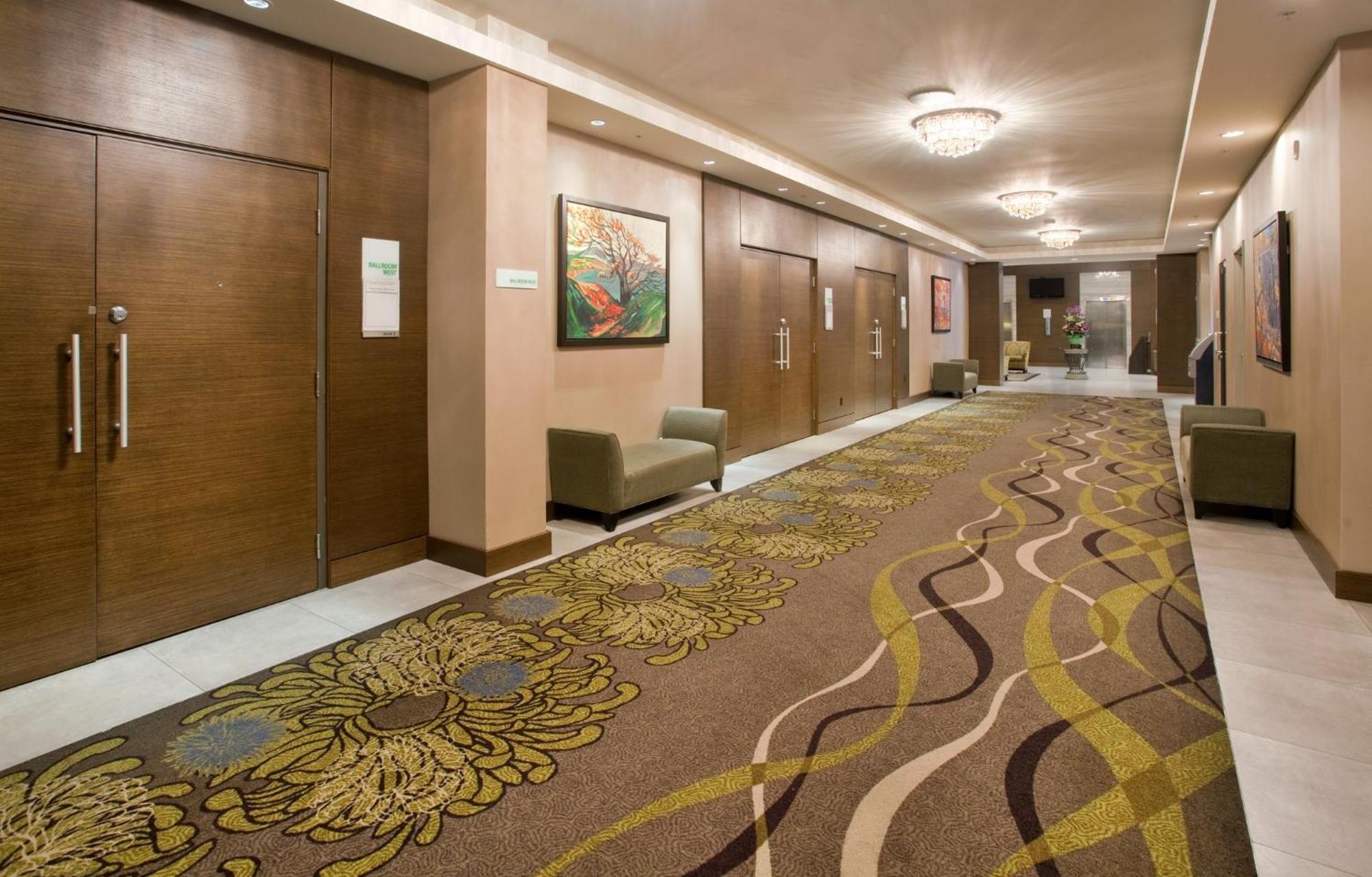 Holiday Inn Vancouver-Centre Broadway By Ihg Εξωτερικό φωτογραφία